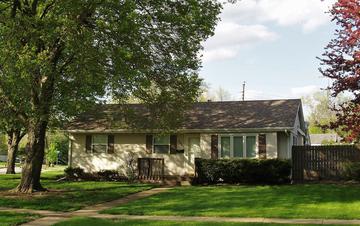 1702 Oakwood Ave., Dekalb, IL 60115