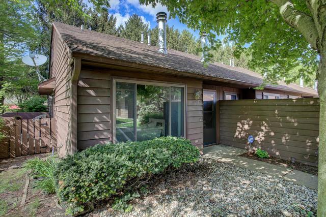 17 Evergreen Sq., Savoy, IL 61874