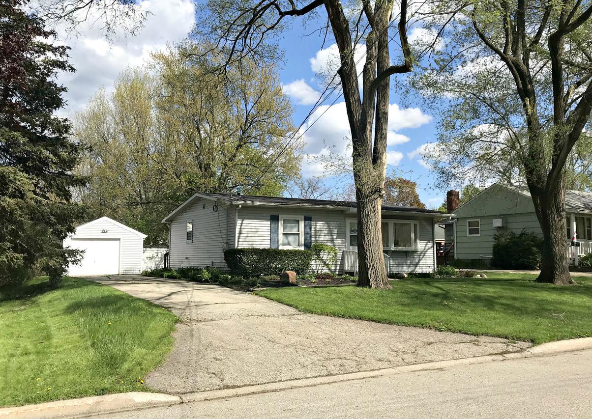 1114 Queen Anne St., Woodstock, IL 60098