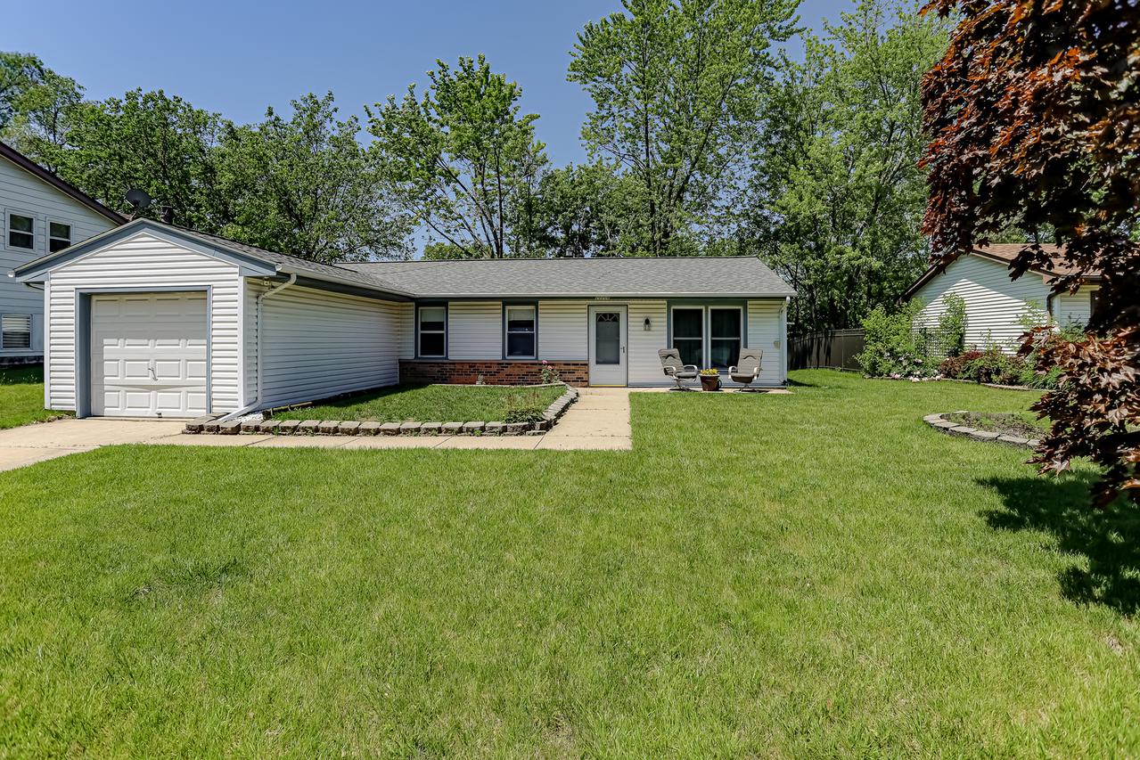 20208 S Greenfield Ln., Frankfort, IL 60423