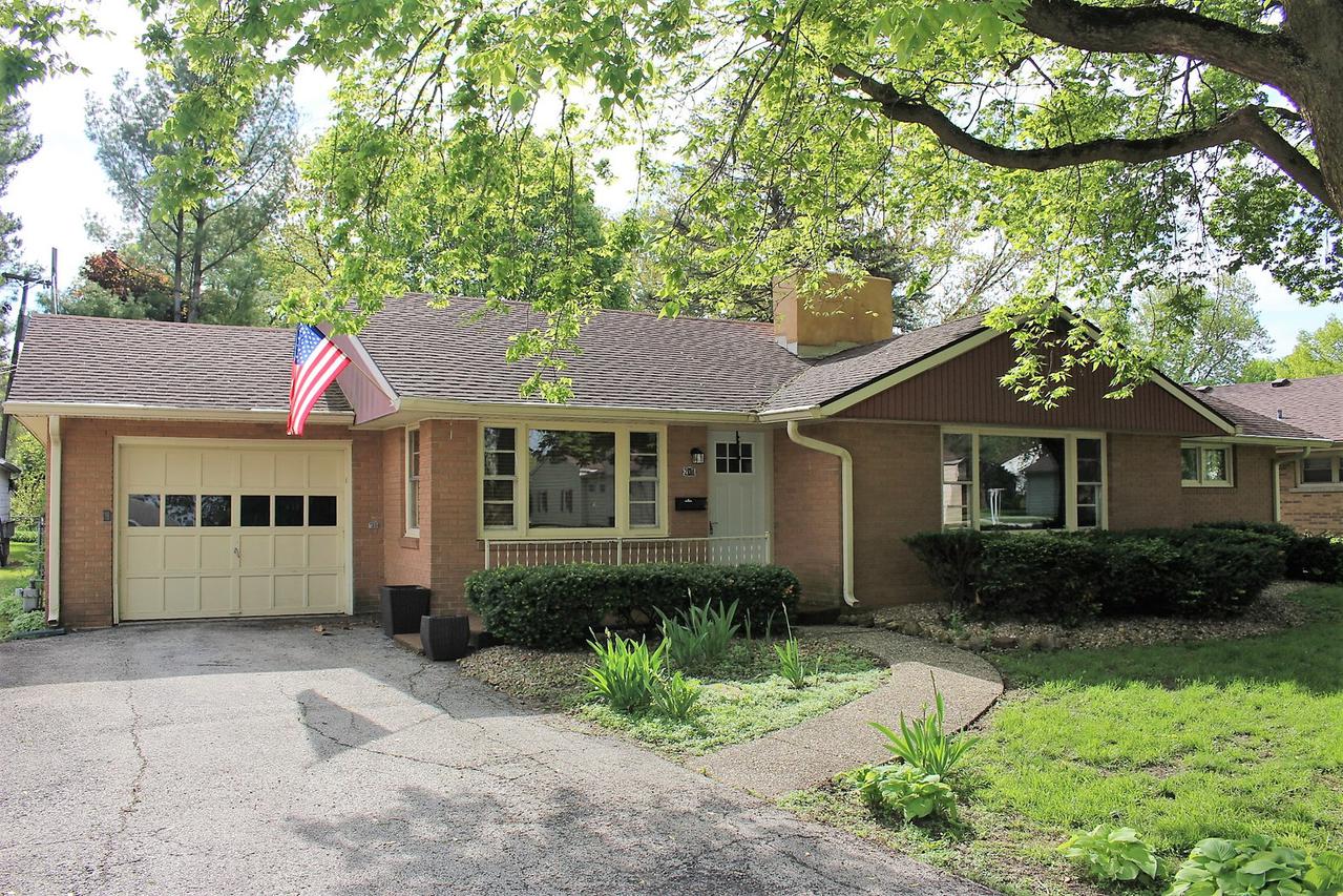 208 S Walnut St., Clinton, IL 61727