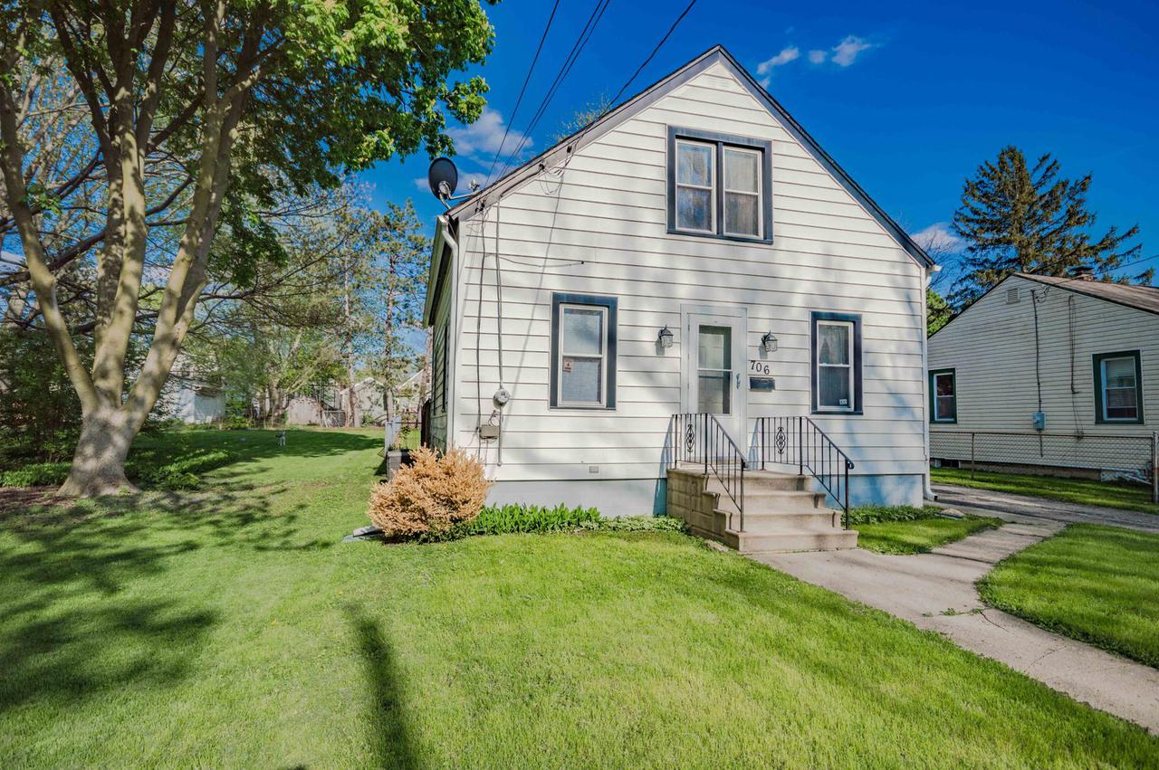 706 Carlson St., Sycamore, IL 60178