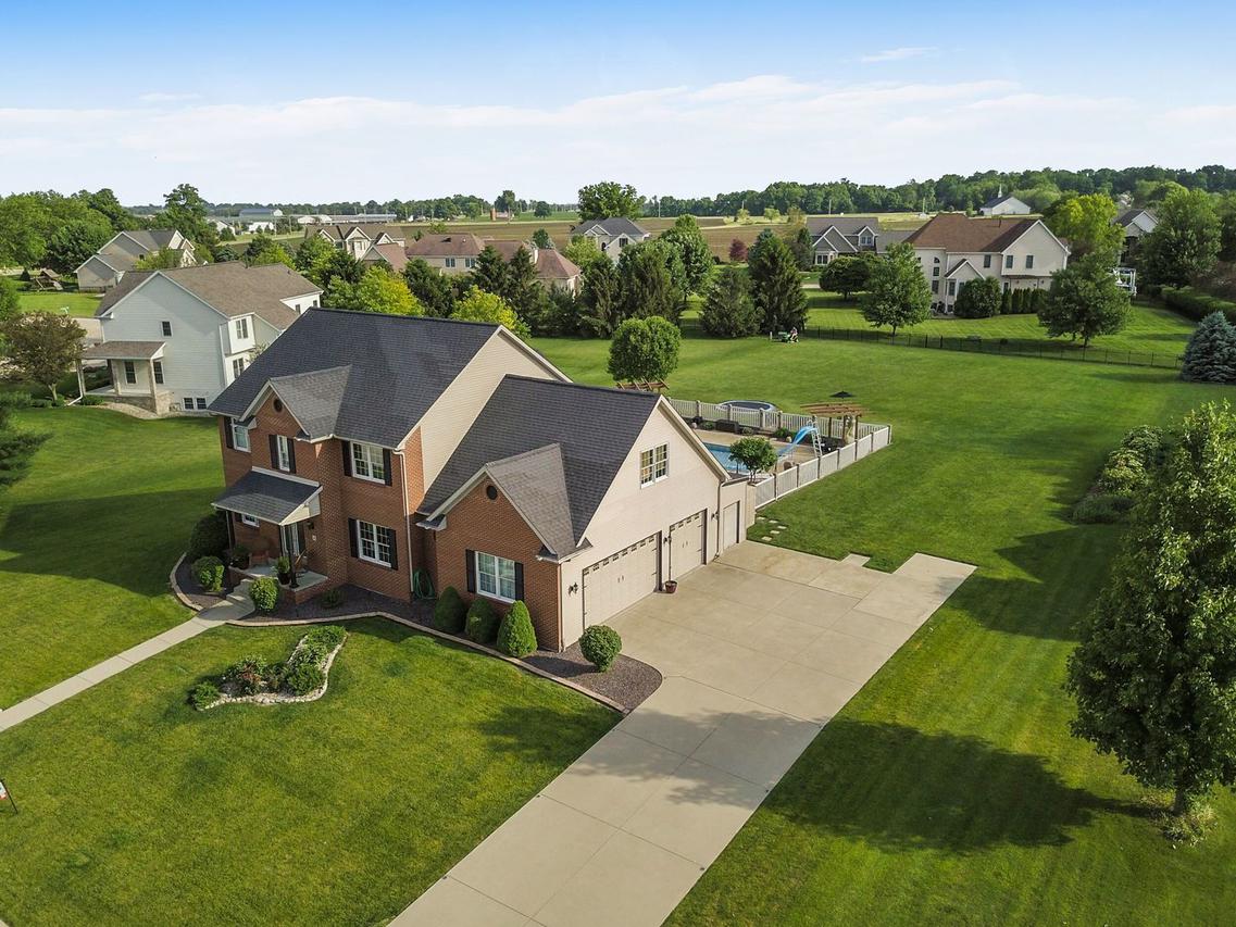 4 Cloverhill Cir., Bloomington, IL 61705