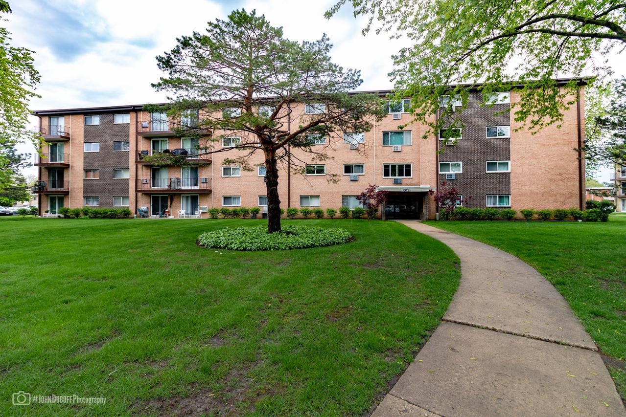 1019 N Boxwood Dr. #406, Mount Prospect, IL 60056