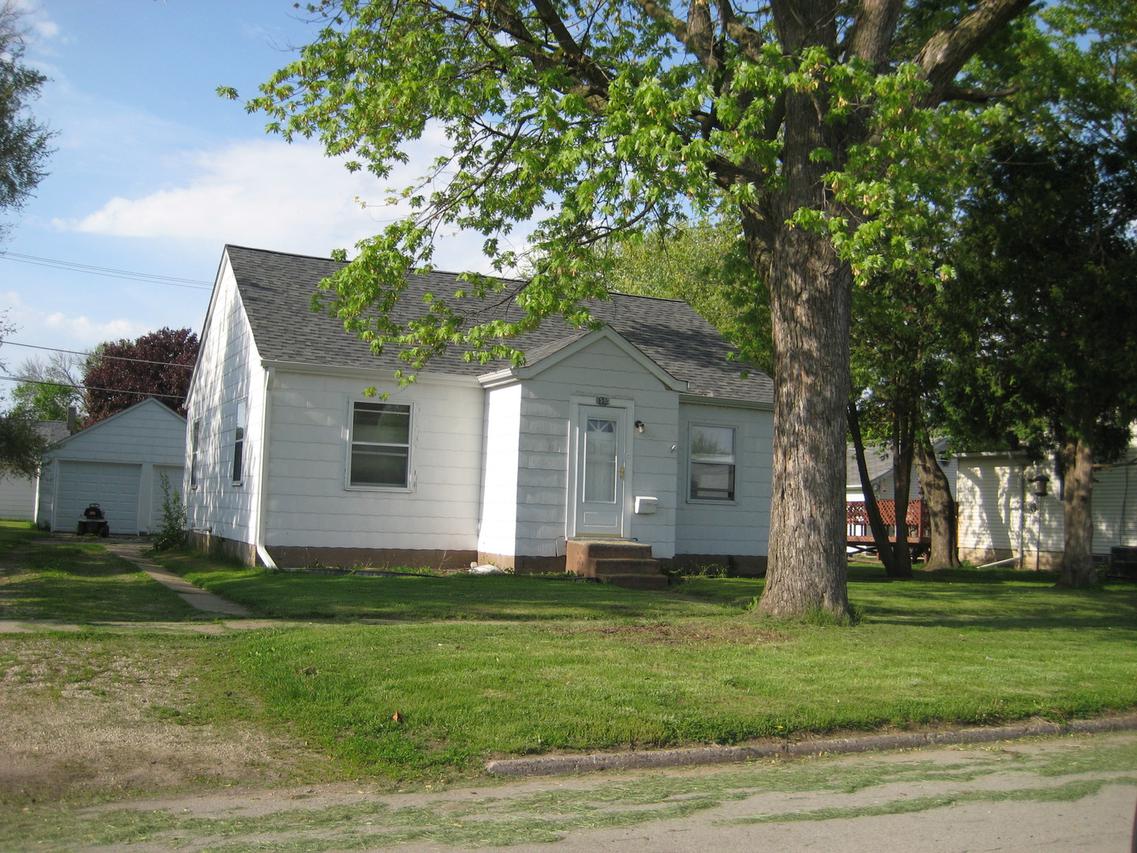 1305 15th Ave., Fulton, IL 61252