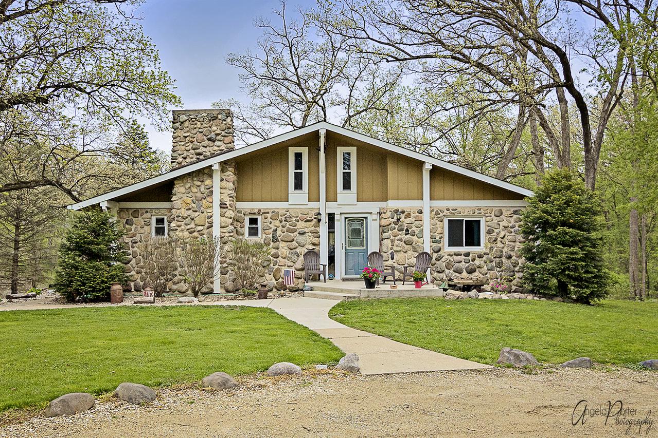 9210 W Wonder Lake Rd., Woodstock, IL 60098