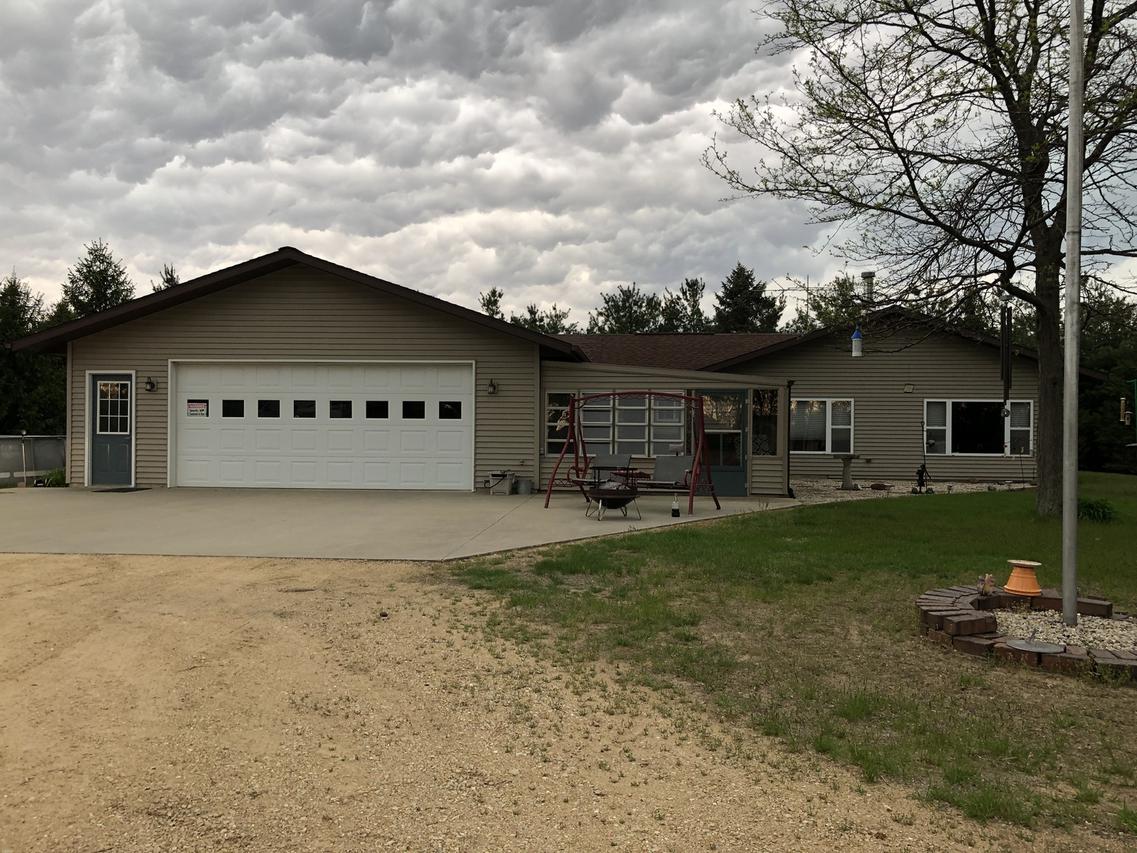 1253 Edwards Rd., Amboy, IL 61310