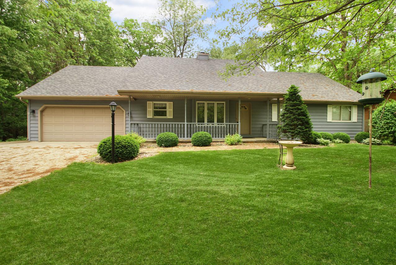 2853 S Forsythia Ln., St. Anne, IL 60964