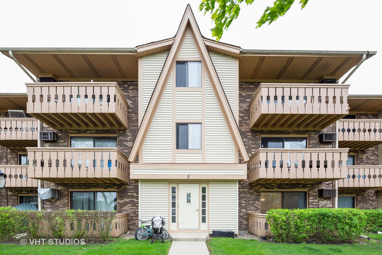 3 Parkside Ct. #4, Vernon Hills, IL 60061