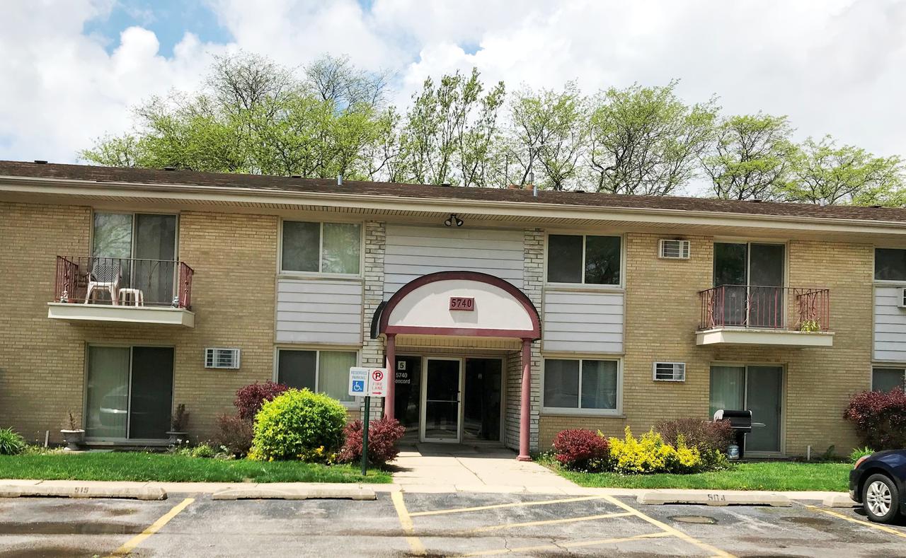 5740 Concord Ln. #1, Clarendon Hills, IL 60514