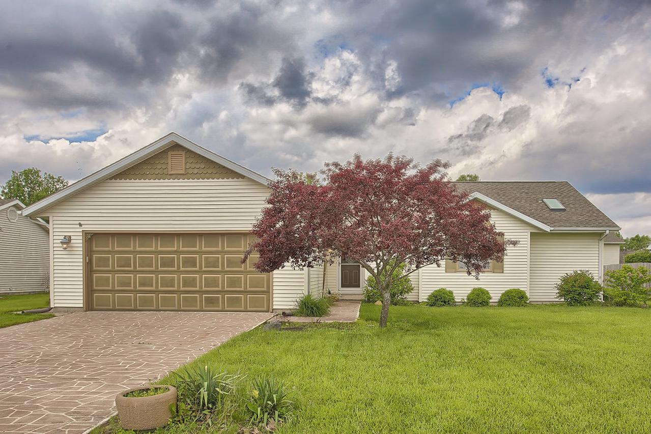 605 Laurel Dr., St. Joseph, IL 61873