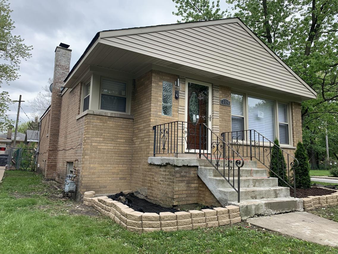 224 Calumet Blvd., Harvey, IL 60426