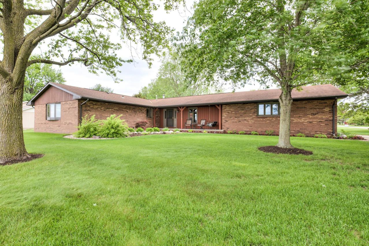 610 Wiltshire Dr., St. Joseph, IL 61873