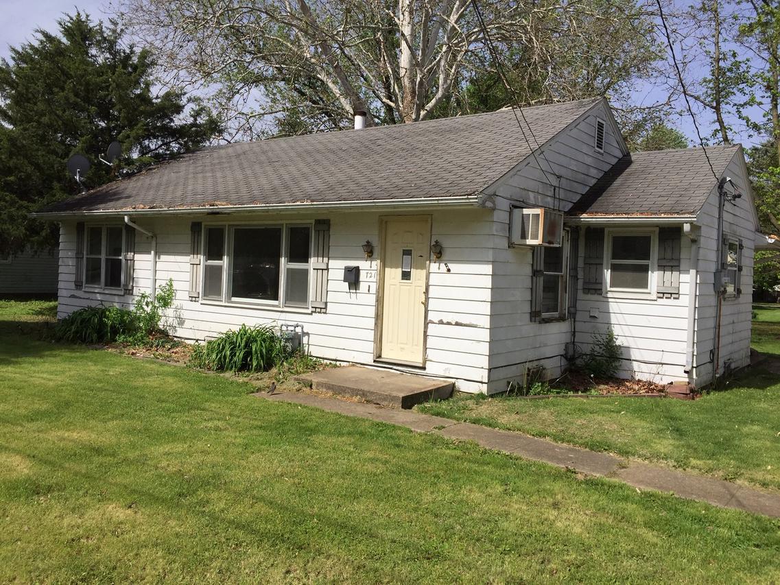721 N George St., Clinton, IL 61727