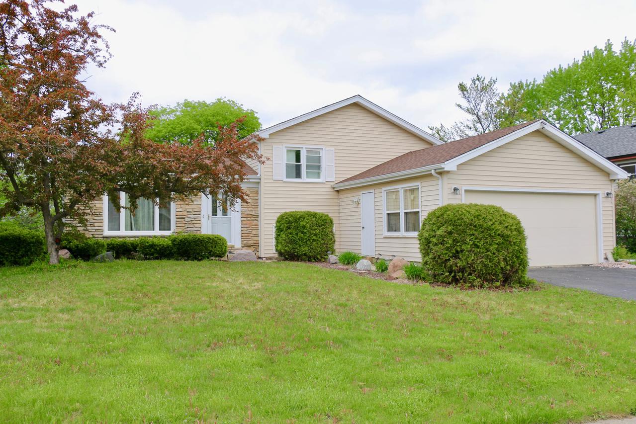 720 Beechwood Dr., Lake Zurich, IL 60047