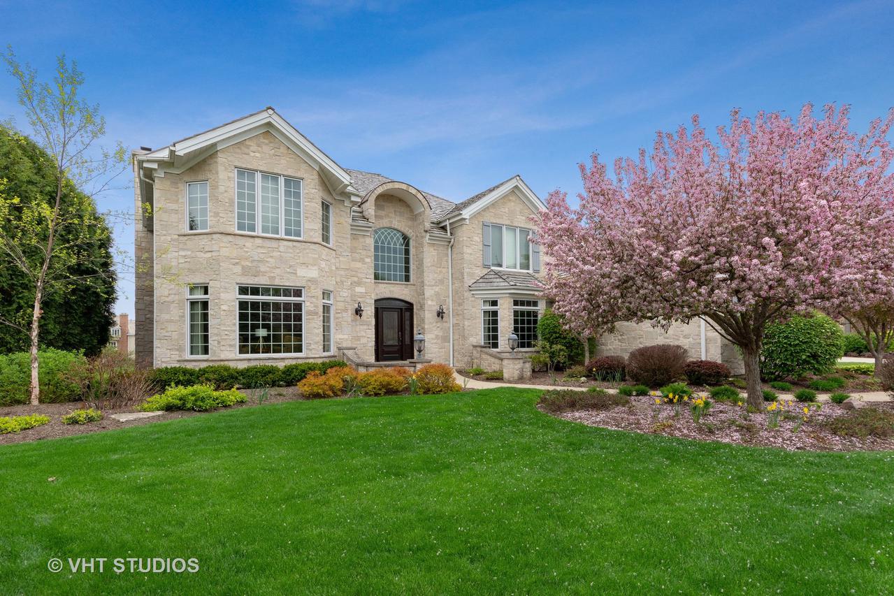 14619 N Somerset Cir., Green Oaks, IL 60048