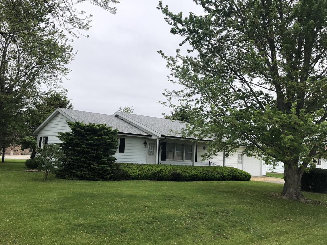 315 N Locust St., Roberts, IL 60962