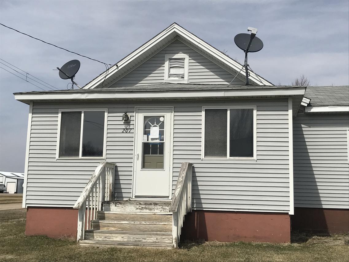 207 W Washington St., Dover, IL 61323