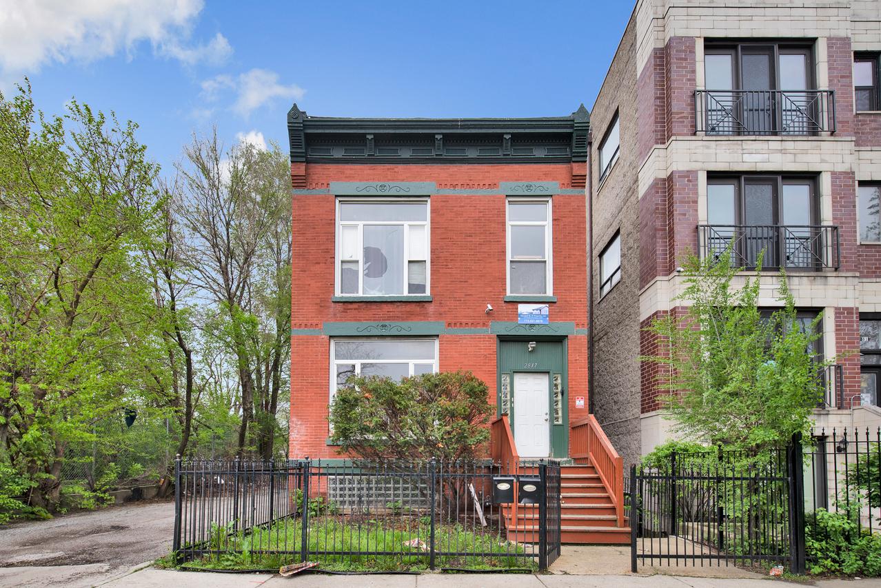 2817 W Congress Pkwy., Chicago, IL 60612
