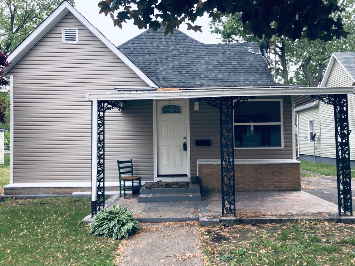 104 S Oak St., Villa Grove, IL 61956