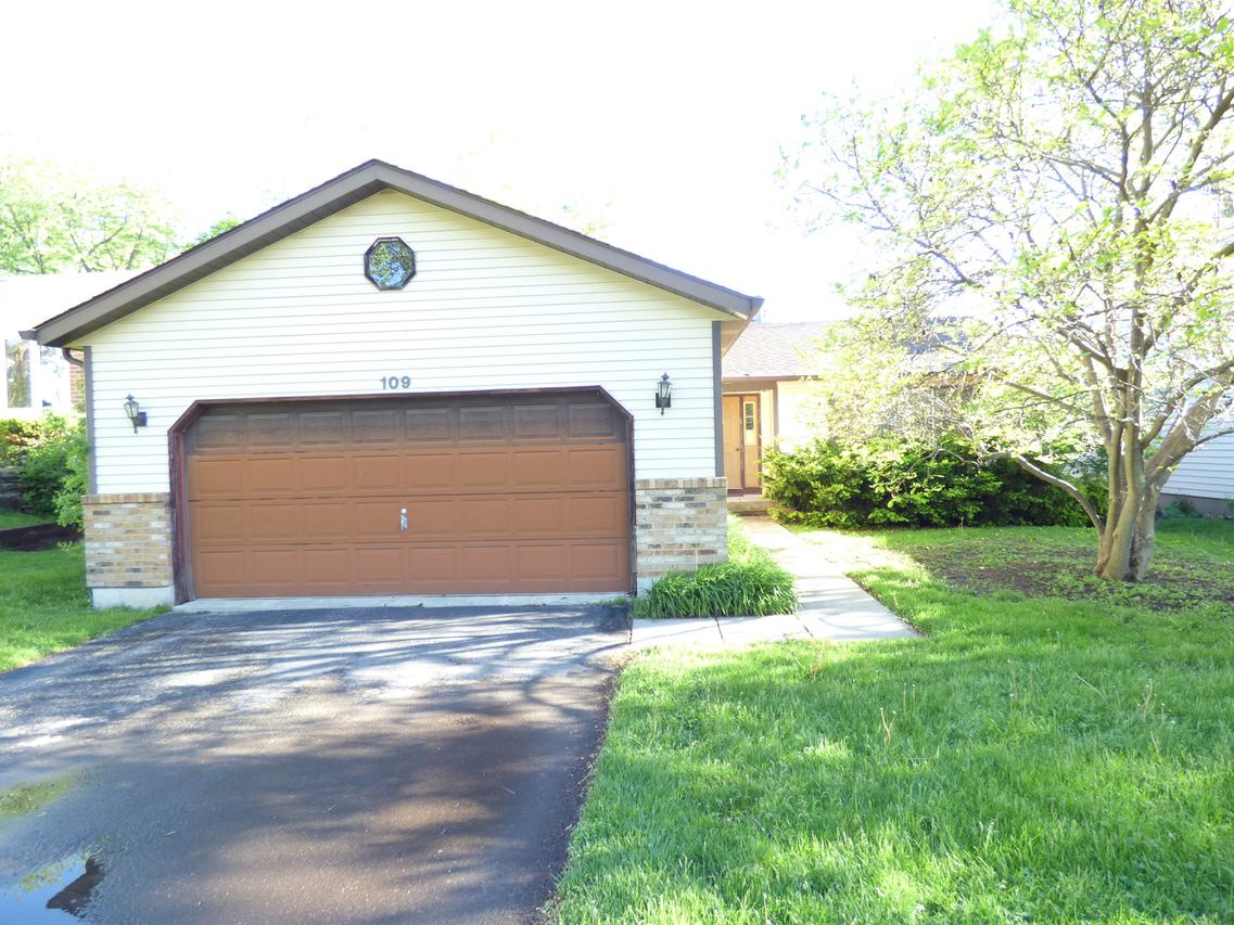 109 Deerpath Rd., Lake In The Hills, IL 60156