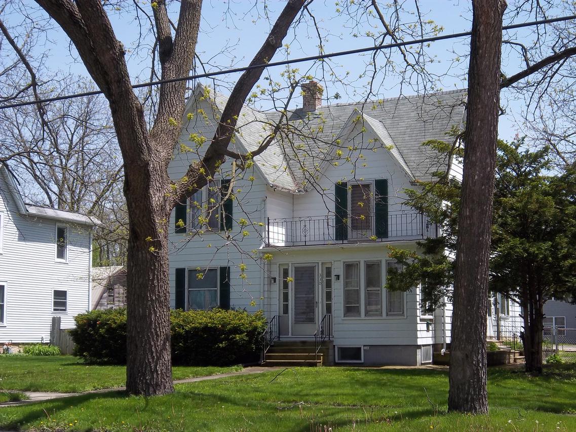 330 S 7th St., Dekalb, IL 60115
