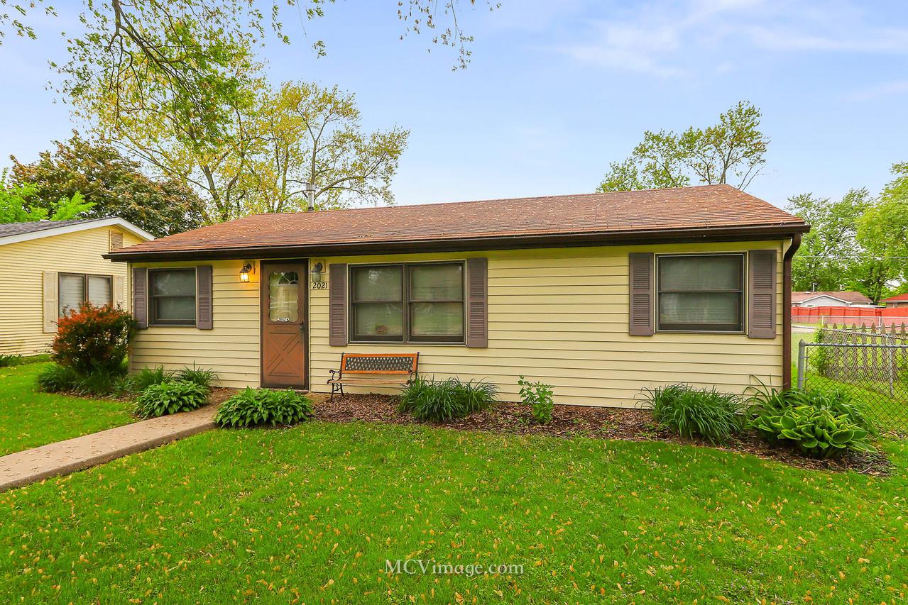2021 Greengold St., Crest Hill, IL 60403