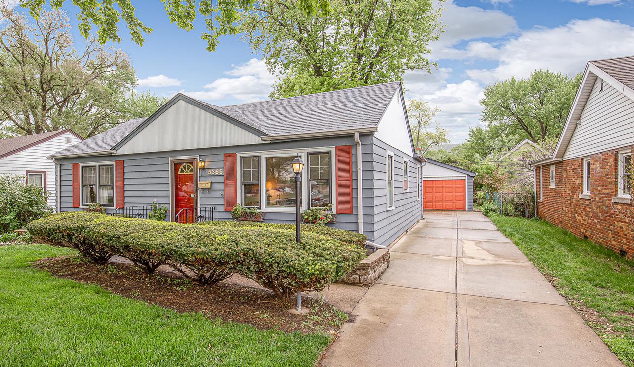 5365 W 89th St., Oak Lawn, IL 60453