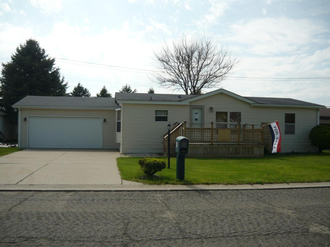8590 Summerwood Dr., Roscoe, IL 61073