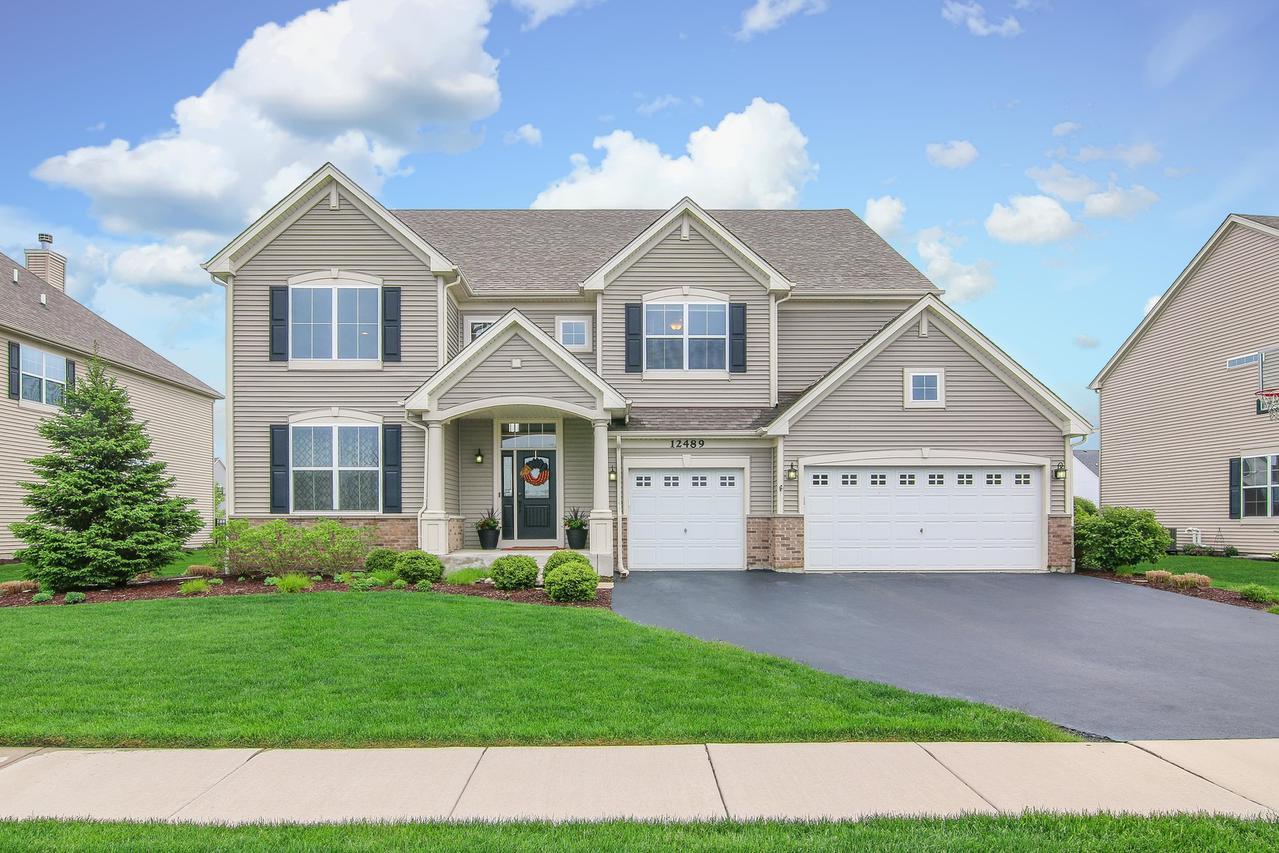12489 Garlieb Dr., Huntley, IL 60142