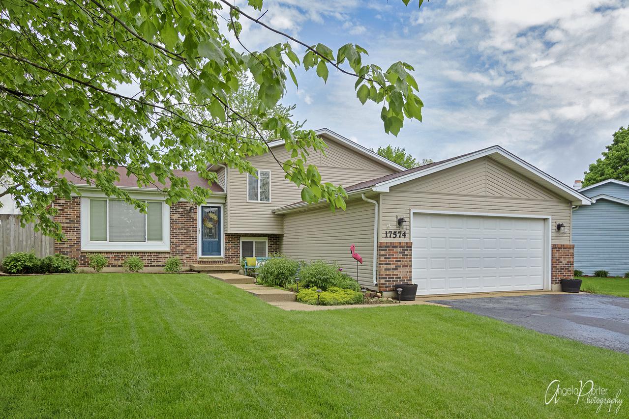 17574 W Winnebago Dr., Grayslake, IL 60030