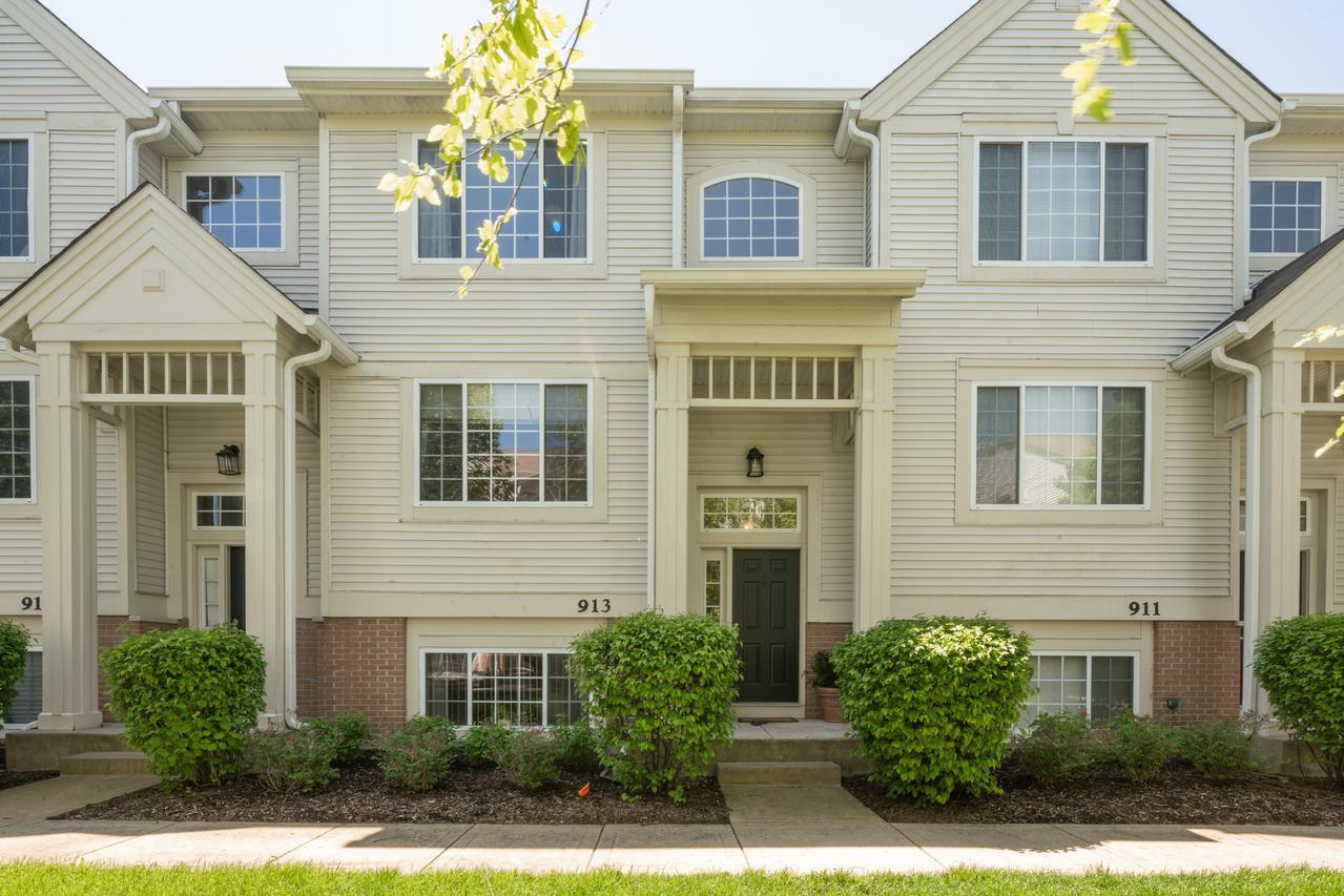 913 Pheasant Tr., St. Charles, IL 60174