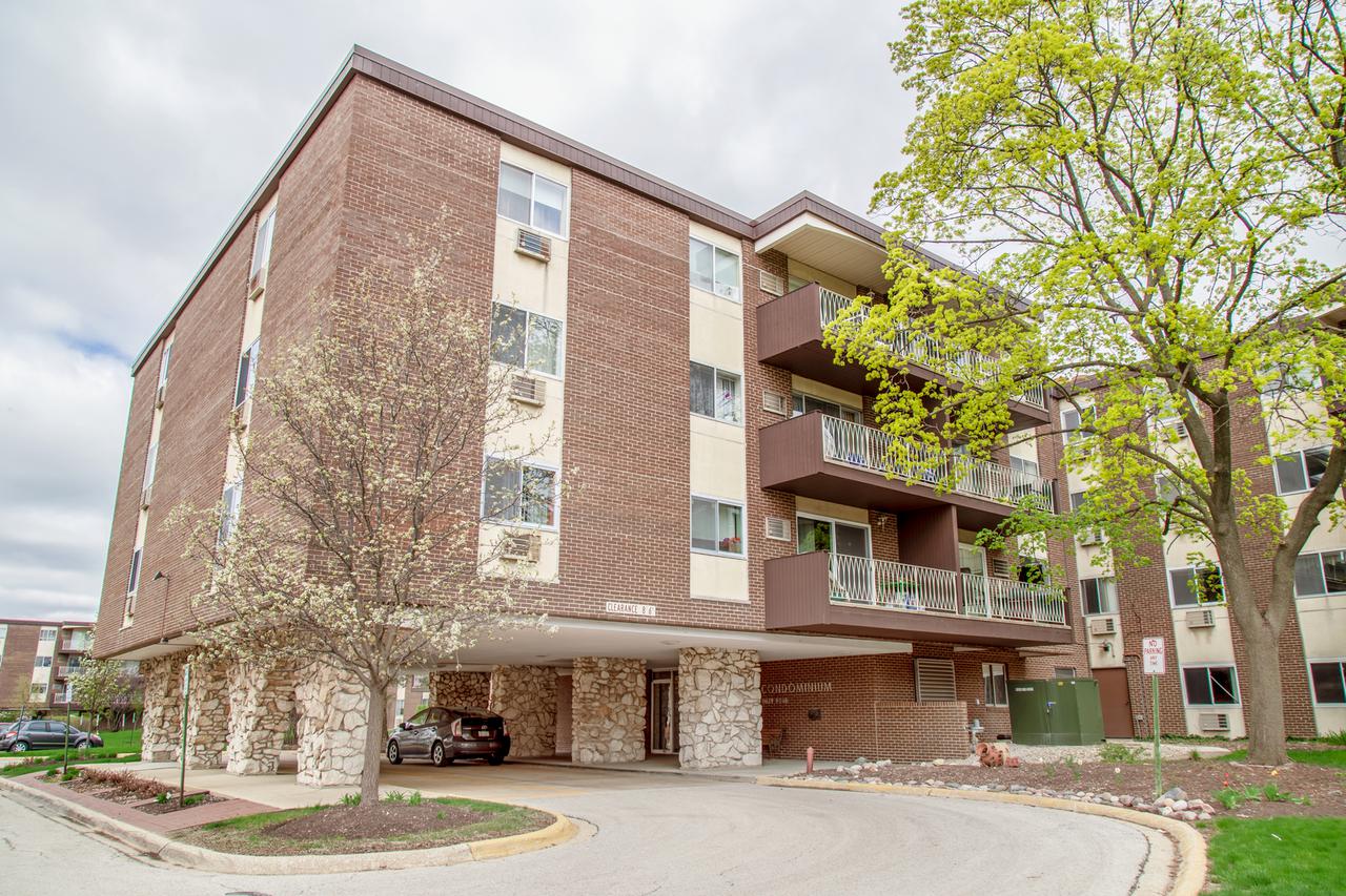 1321 S Finley Rd. #207, Lombard, IL 60148