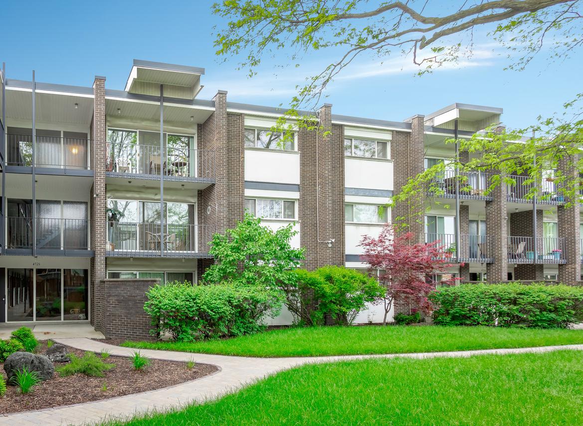 4726 Russett Ln. #R210, Skokie, IL 60076