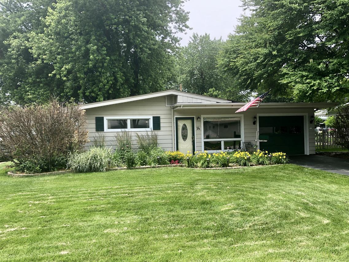 14 Cedar Dr., North Aurora, IL 60542