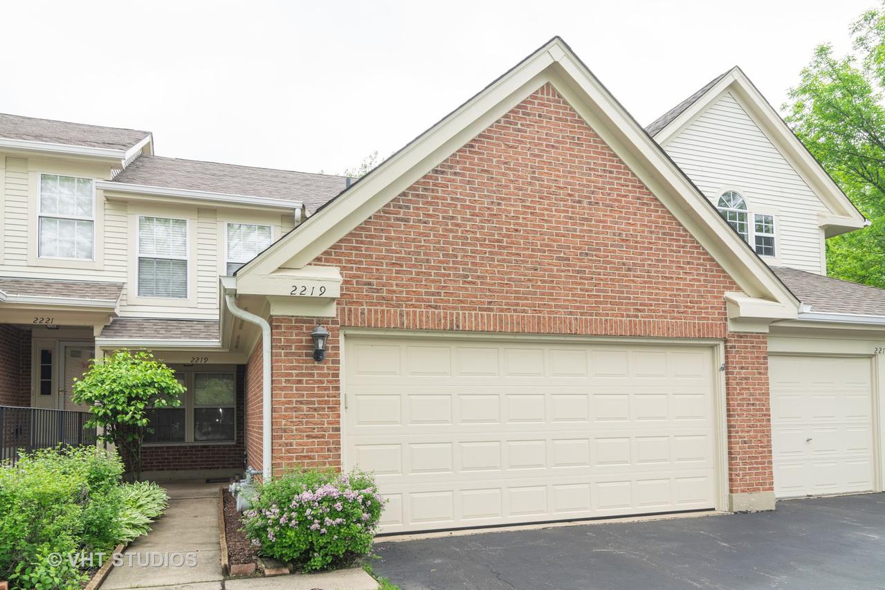 2219 Camden Ln., Hanover Park, IL 60133