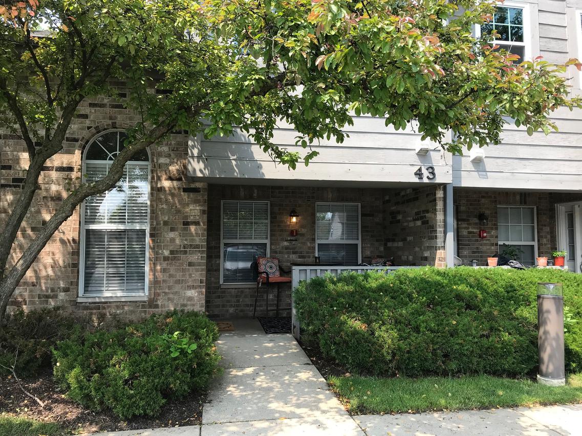 43 Foxcroft Rd. #123, Naperville, IL 60565