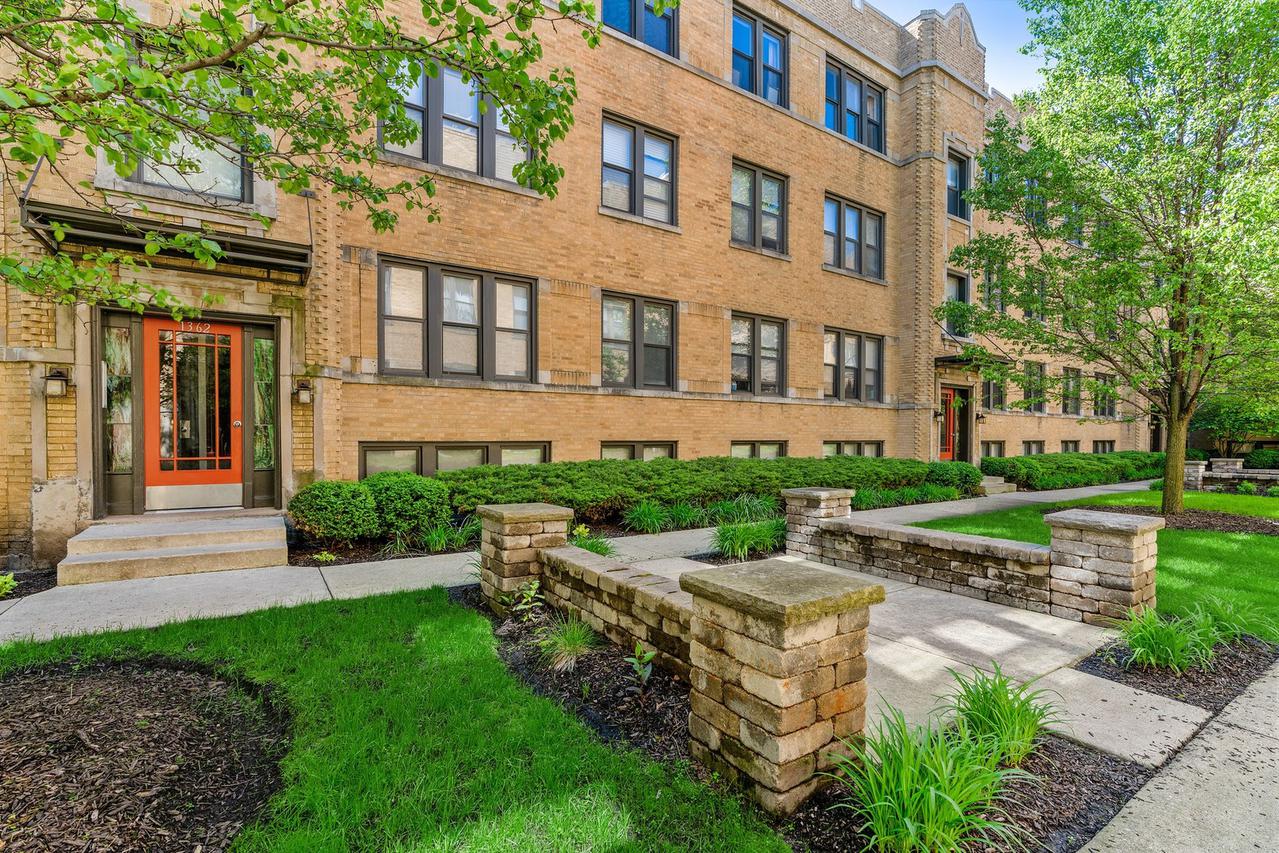1362 W Estes Ave. #2S, Chicago, IL 60626