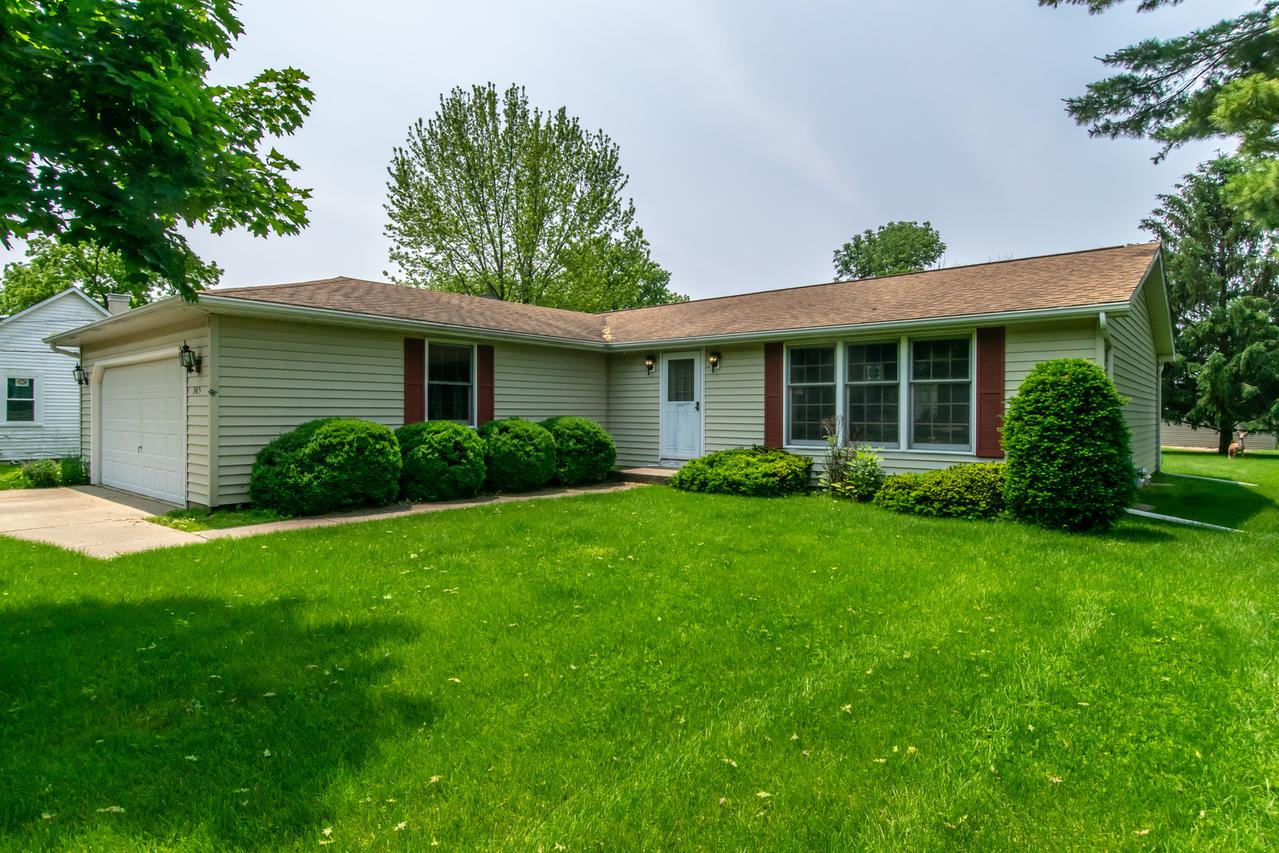 305 N Cedar St., Gardner, IL 60424
