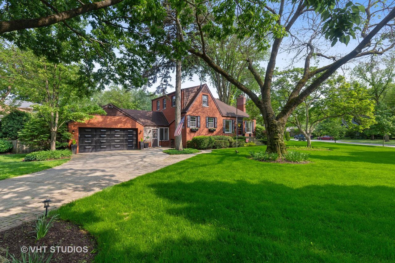 221 Akenside Rd., Riverside, IL 60546