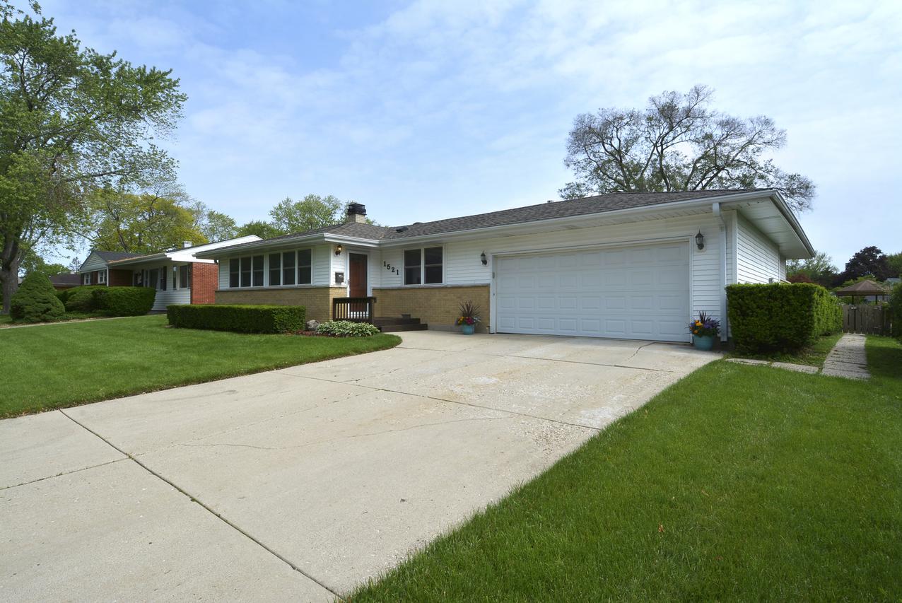 1521 N Ridge Ave., Arlington Heights, IL 60004