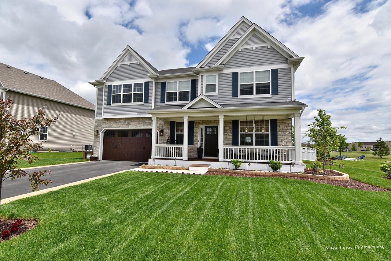 541 Moorfield Ave., North Aurora, IL 60542