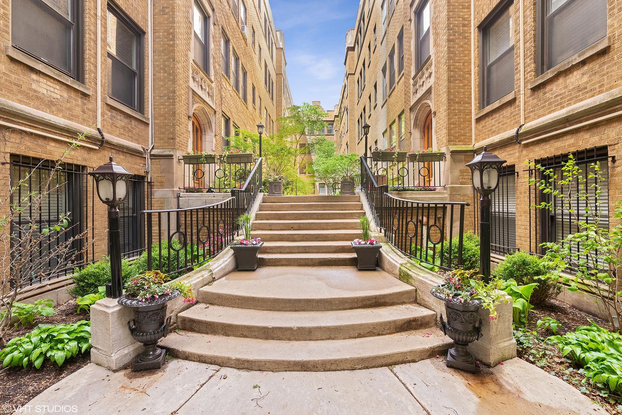 640 W Waveland Ave. #2F, Chicago, IL 60613