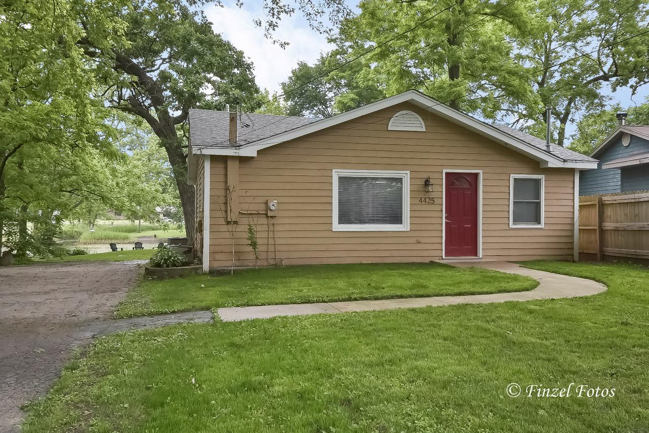 4425 Bay View Dr., Crystal Lake, IL 60014