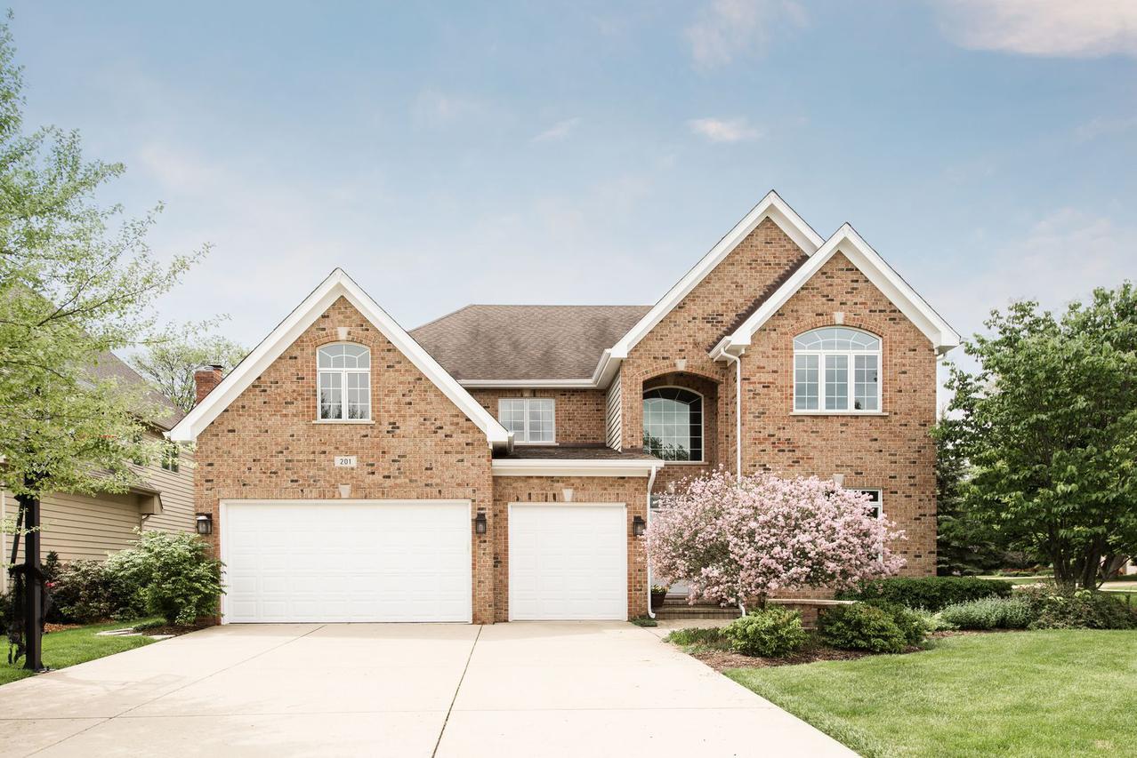 201 64th St., Willowbrook, IL 60527