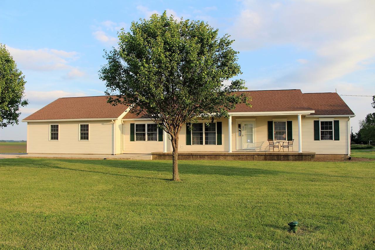 3032 State Highway 10, Clinton, IL 61727