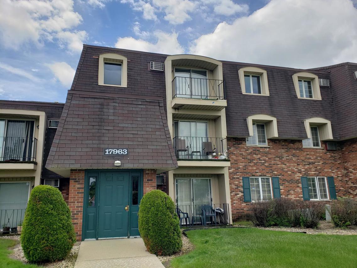 17963 Huntleigh Ct. #304, Country Club Hills, IL 60478