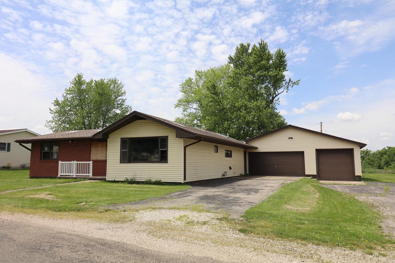 5495 Evans Rd., Clinton, IL 61727