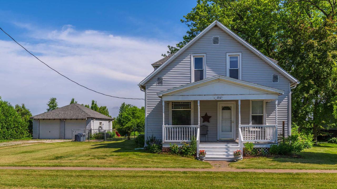 200 E Kauffman St., Congerville, IL 61729