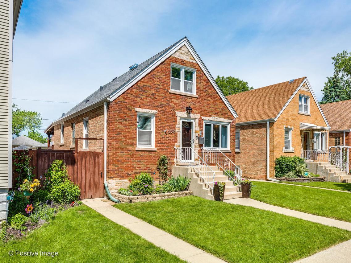 5040 N Moody Ave., Chicago, IL 60630